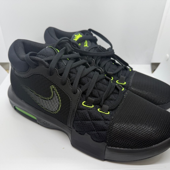 Nike Lebron Witness VIII Shoes - Picture 2 of 7